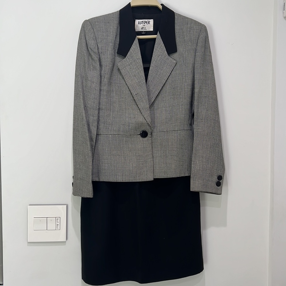 Classic Kasper ASL Skirt Suit Size 6